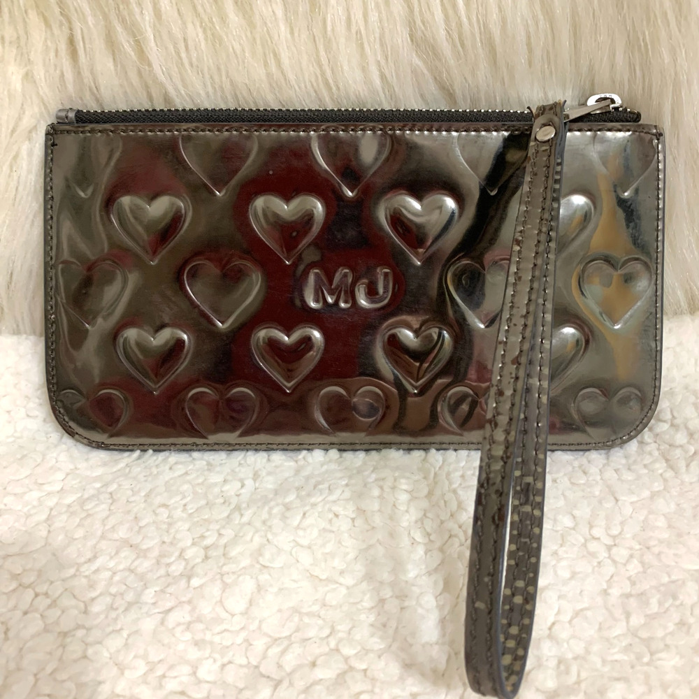 MARC JACOBS MJ Hearts Logo Embossed Silver Mirror Metallic Flat Wristlet